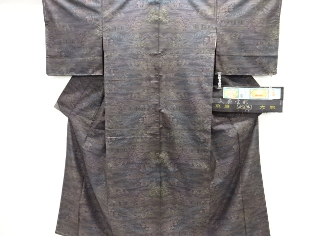 未使用品　仕立て上がり　家屋風景模様織り出し本場泥大島紬着物(7マルキ)